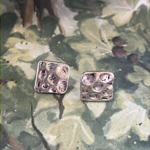 Hammered square earrings